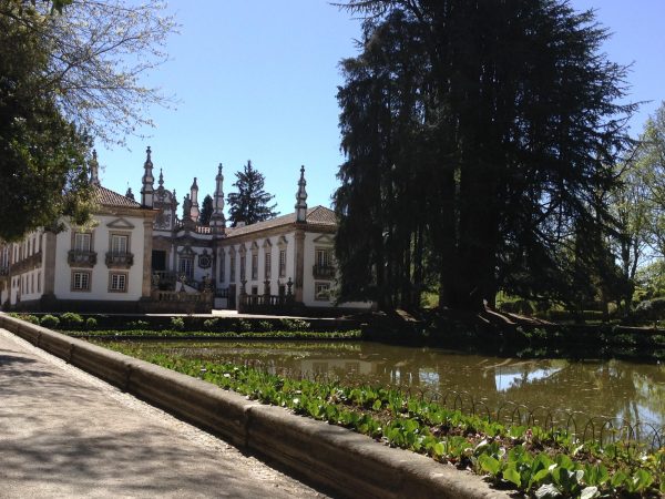 Viaja a Portugal, Casa Mateus El estanque refleja la fachada principal del Palacio