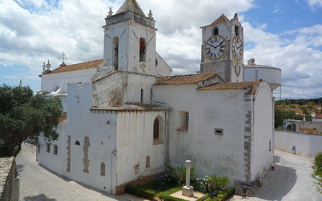 "Iglesia de Tavira frente al Parque"