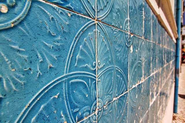 Azulejo turquesa modernista caldense